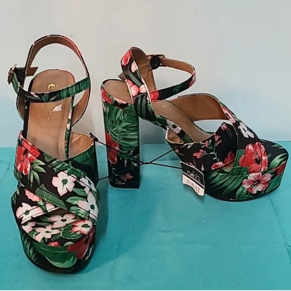 NWT Rue 21 Platform Sandals - Picture 1 of 10